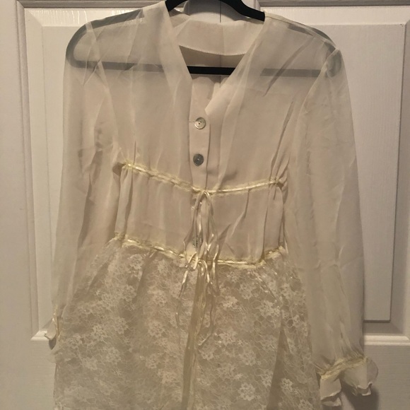 NEW Elegant Sheer Lace Top - Picture 2 of 9